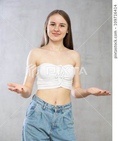 Young smiling woman posing in studio 109716414