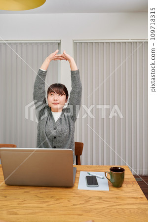 遠距工作、女性休息、遠距辦公、成長 109718315