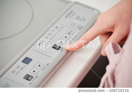 Woman operating IH stove, hand, body parts, faceless Woman operating IH stove, hand, body parts, faceless 109718316