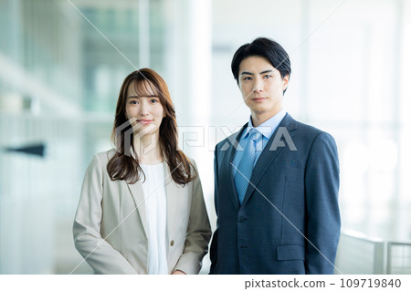 Business team of men and women standing side by side 109719840