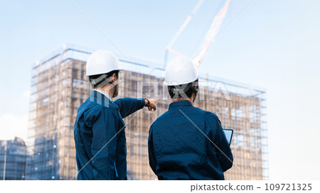 Rear view of workers having a conversation 109721325