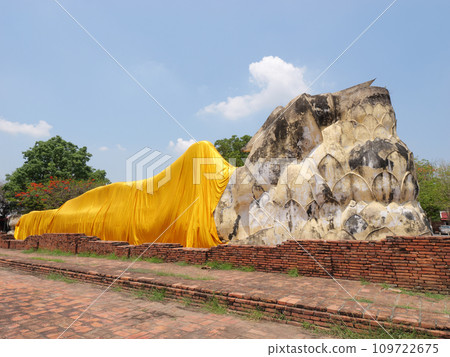 泰國,大城府,Wat Lokayasutha,五月陽光明媚的一天 泰國,大城府,Wat Lokayasutha,五月陽光明媚的一天 109722675