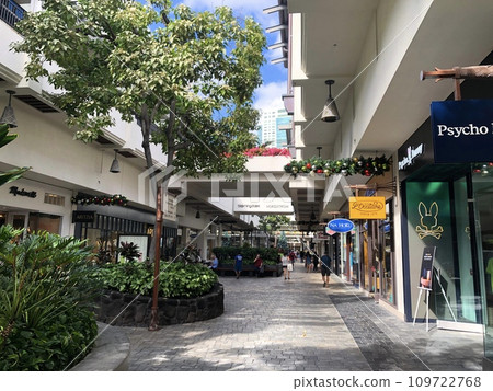 "Hawaii" Ala Moana Shopping Center-X'mas Tree 109722768