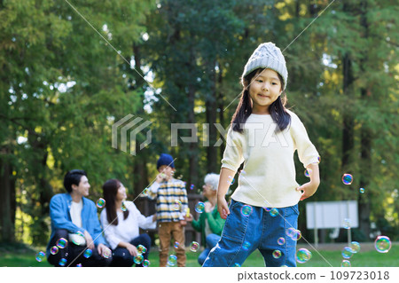 Families playing in the park Families playing in the park 109723018