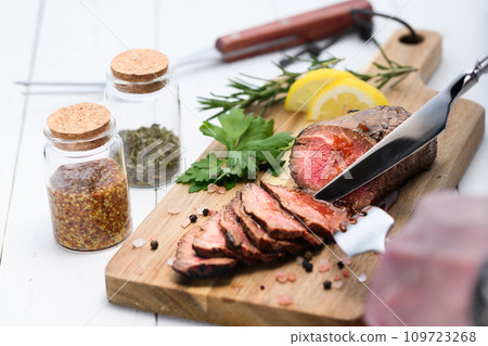 Domestic Japanese Black Beef Roast Beef 109723268