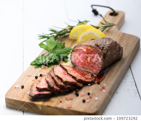 Domestic Japanese Black Beef Roast Beef 109723292
