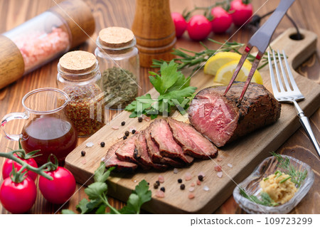 Domestic Japanese Black Beef Roast Beef Domestic Japanese Black Beef Roast Beef 109723299