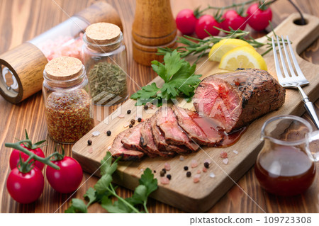 Domestic Japanese Black Beef Roast Beef 109723308