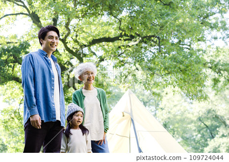 3代家庭享受露營 109724044