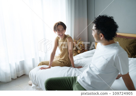 Simple modern bedroom _ couple Simple modern bedroom _ couple 109724905