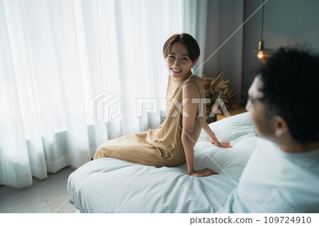 Simple modern bedroom _ couple Simple modern bedroom _ couple 109724910