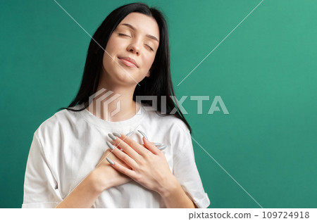Portrait of a young girl who rejoices in success. 109724918
