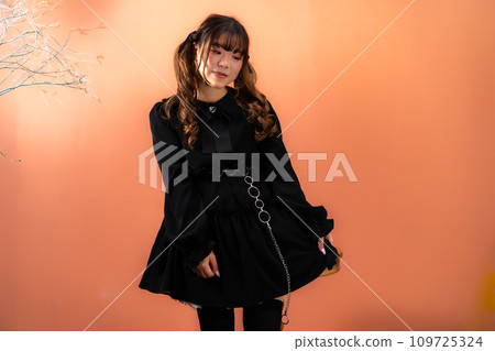 穿著哥德蘿莉衣服的女人 109725324