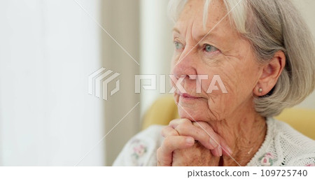 Thinking, anxiety and senior woman with fear, stress or Alzheimer, grief or trauma memory in her home. Stress, memory loss and elderly lady widow with doubt, dementia or depression, sad or mourning 109725740