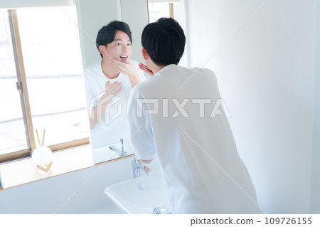Young man doing skin care Young man doing skin care 109726155