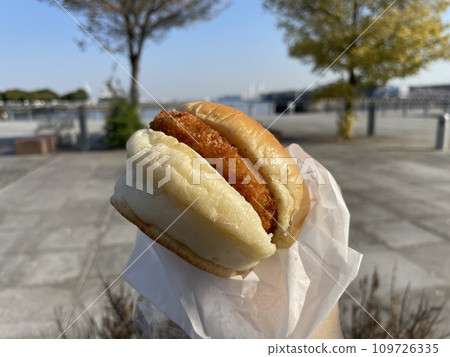 Croquette Bread: A savory bread filled with crispy croquettes. Croquette Bread: A savory bread filled with crispy croquettes. 109726335