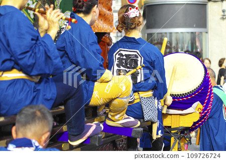 Takasaki City Takasaki Festival People riding on floats and beating drums Takasaki City Takasaki Festival People riding on floats and beating drums 109726724
