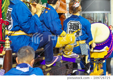 Takasaki City Takasaki Festival People riding on floats and beating drums Takasaki City Takasaki Festival People riding on floats and beating drums 109726725
