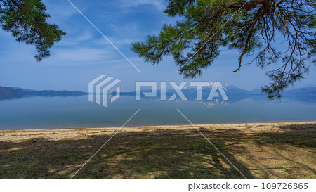 從豬苗代湖畔眺望磐梯山 從豬苗代湖畔眺望磐梯山 109726865