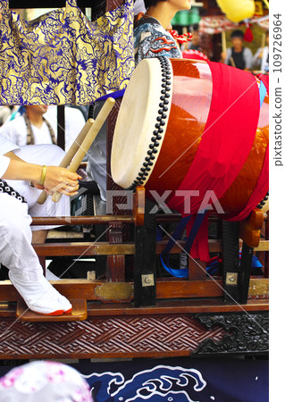 Takasaki City Takasaki Festival People riding on floats and beating drums Takasaki City Takasaki Festival People riding on floats and beating drums 109726964