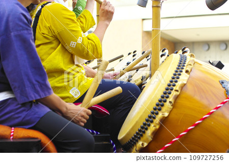 Takasaki City Takasaki Festival People riding on floats and beating drums Takasaki City Takasaki Festival People riding on floats and beating drums 109727256