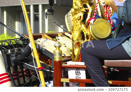 Takasaki City Takasaki Festival People riding on floats and beating drums 109727275
