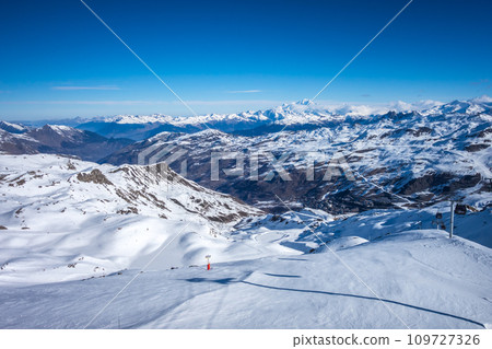 Ski slopes and mountains of Les Menuires in the french alps Ski slopes and mountains of Les Menuires in the french alps 109727326