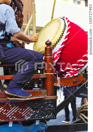 Takasaki City Takasaki Festival People riding on floats and beating drums Takasaki City Takasaki Festival People riding on floats and beating drums 109727463