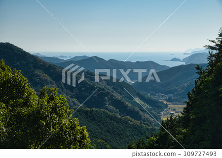 從翻車魚山眺望的景色【三重縣紀北町紀伊長島區】 從翻車魚山眺望的景色【三重縣紀北町紀伊長島區】 109727493