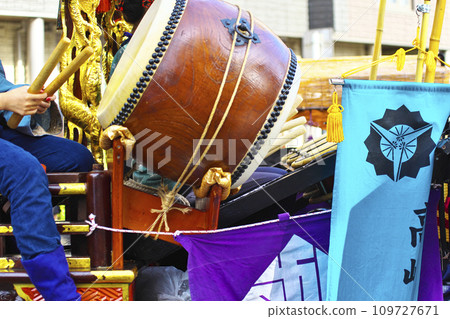 Takasaki City Takasaki Festival People riding on floats and beating drums 109727671
