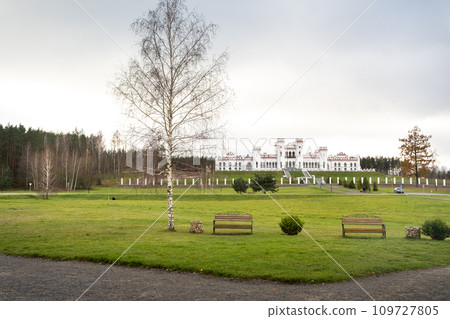 Puslovsky Palace. Autumn Kossovsky Castle in Belarus 109727805