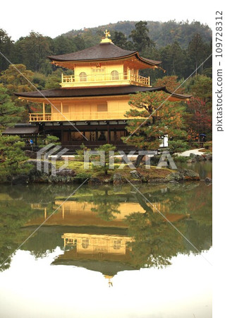 秋天的京都金閣寺 秋天的京都金閣寺 109728312
