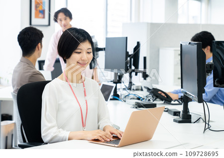 Young woman working in the office 109728695