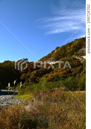 Sengan Pass in autumn Sengan Pass in autumn 109728702