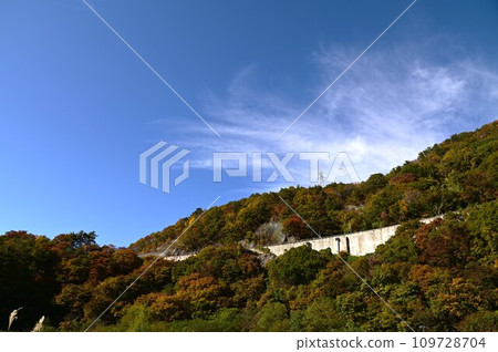 Sengan Pass in autumn Sengan Pass in autumn 109728704