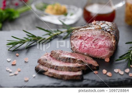 Domestic Japanese Black Beef Roast Beef Domestic Japanese Black Beef Roast Beef 109728864