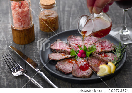 Domestic Japanese Black Beef Roast Beef Domestic Japanese Black Beef Roast Beef 109728874