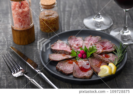 Domestic Japanese Black Beef Roast Beef Domestic Japanese Black Beef Roast Beef 109728875