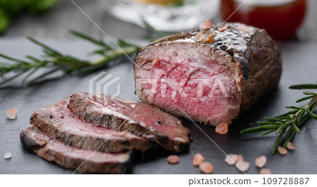 Domestic Japanese Black Beef Roast Beef 109728887