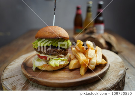 Delicious hamburger 109730850
