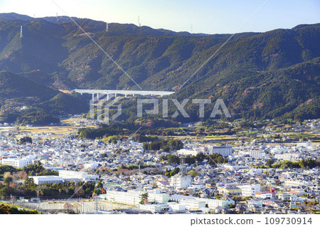 The townscape of Shinshiro City, Aichi Prefecture, seen from Kazakiriyama 109730914