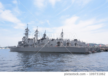 Maritime Self-Defense Force Murasame class destroyer anchored Maritime Self-Defense Force Murasame class destroyer anchored 109731062