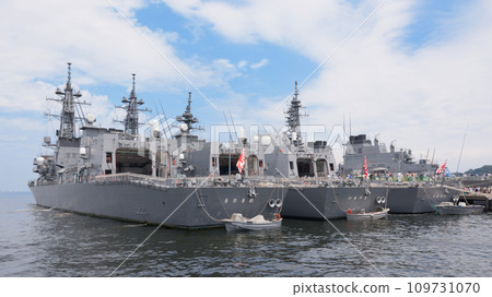 Maritime Self-Defense Force Murasame class destroyer anchored Maritime Self-Defense Force Murasame class destroyer anchored 109731070