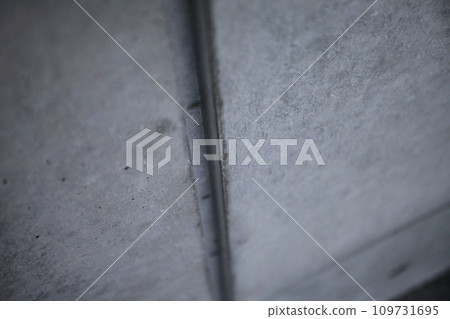 Image of exposed concrete (crack-inducing joints) 109731695