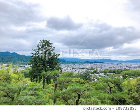 [日本] 從常寂光寺境內的展望台看到的京都街景 109732855