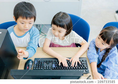 IT education class scene Photography cooperation: Chuo College of Technology Japanese Language School IT education class scene Photography cooperation: Chuo College of Technology Japanese Language School 109733585