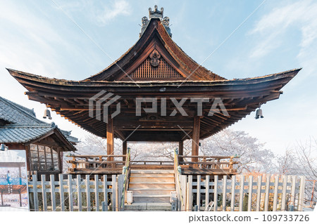 Otsu City, Shiga Prefecture, Miidera, moon-viewing stage and cherry blossom scenery Otsu City, Shiga Prefecture, Miidera, moon-viewing stage and cherry blossom scenery 109733726