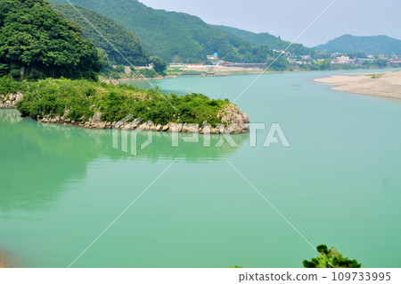 Mifunejima on the Kumano River [Kiho Town, Minamuro District, Mie Prefecture] 109733995