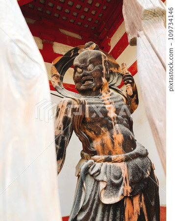 [Japan] Kongo Rikishi statue at Niomon (Nishidaimon) of Daigoji Temple (Kyoto) 109734146