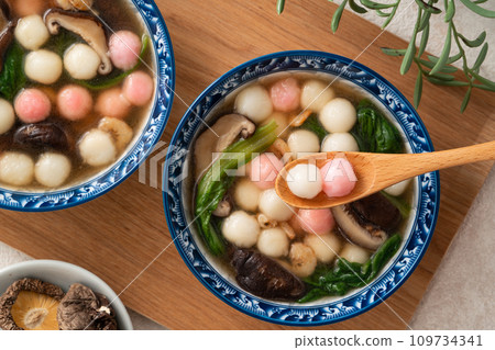 glutinous rice balls winter solstice salty glutinous rice balls red white pink Tang yuan タンユエン 団子 109734341